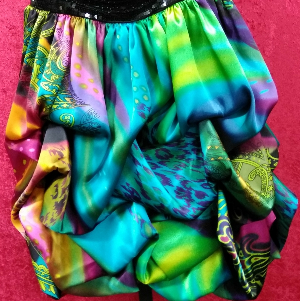 Dresses - Picture 2 of 4